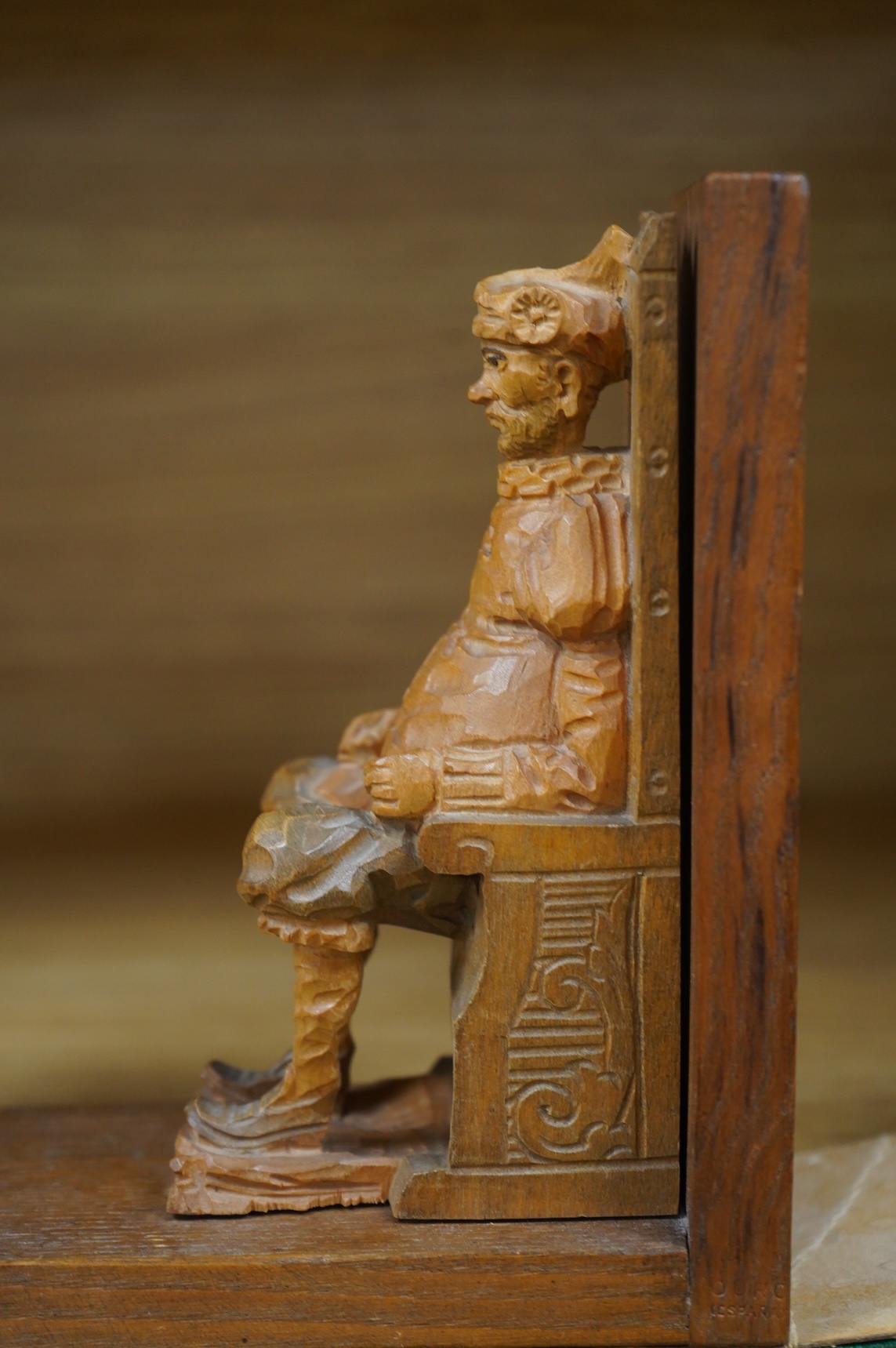 A pair of Bavarian carved wood figural bookends, 17cm high